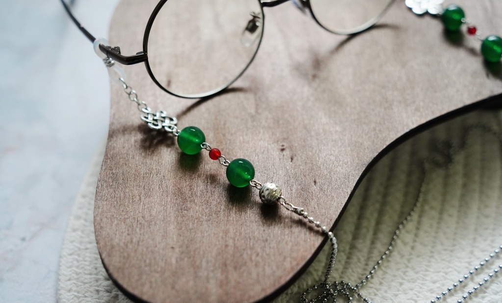 天然石とチャイニーズニットの眼鏡チェーン