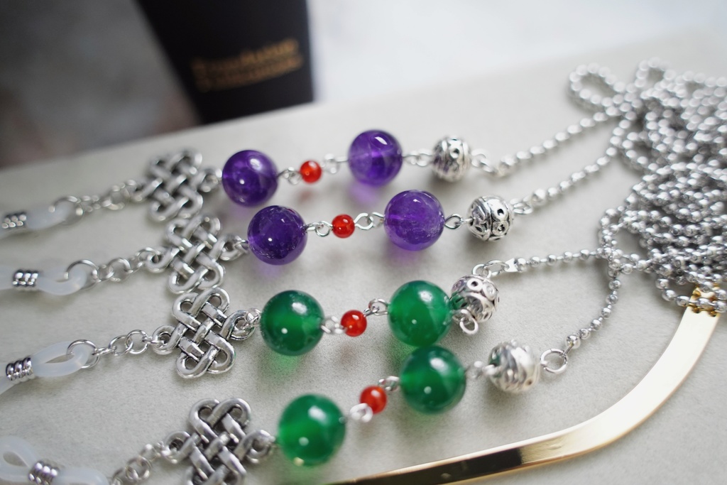 天然石とチャイニーズニットの眼鏡チェーン