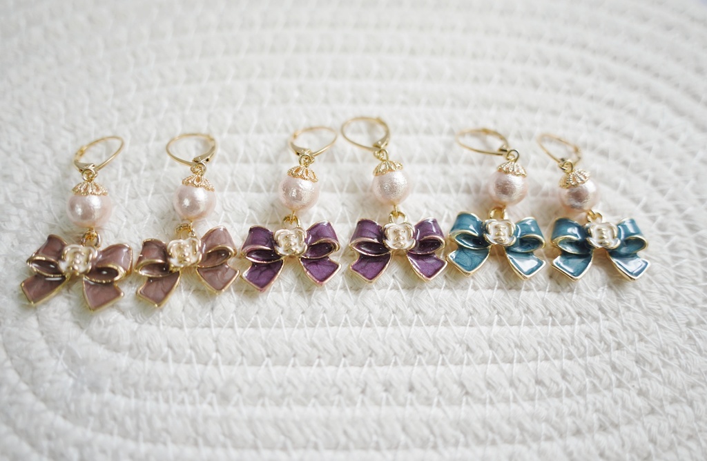 ローズリボンの耳飾り