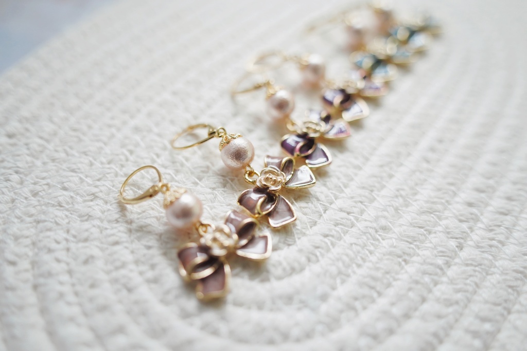 ローズリボンの耳飾り