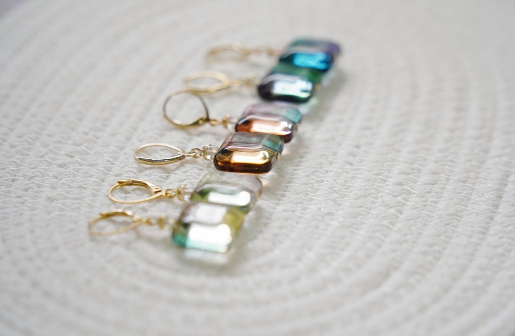 時を刻む空色の耳飾り(スクエアver.)