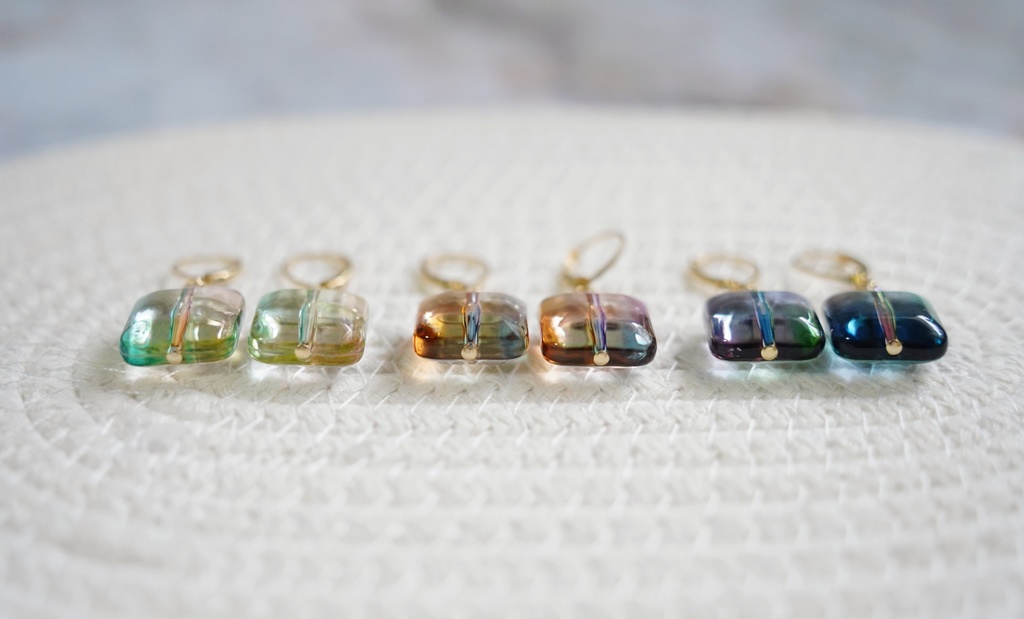 時を刻む空色の耳飾り(スクエアver.)