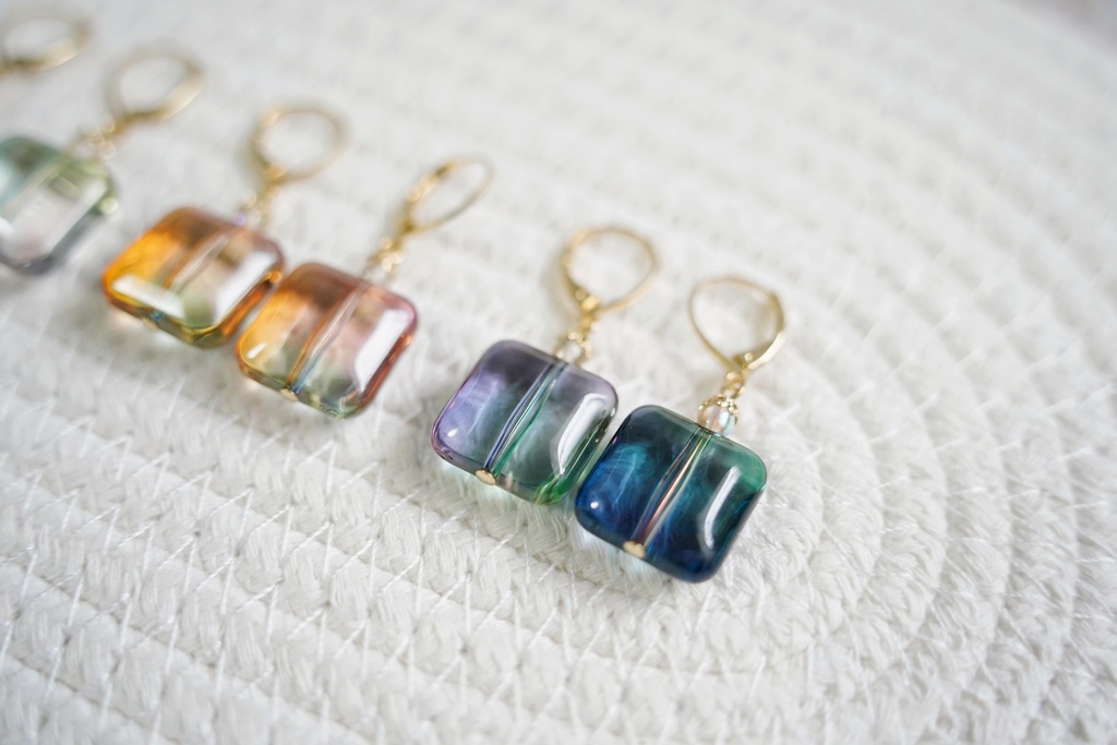 時を刻む空色の耳飾り(スクエアver.)