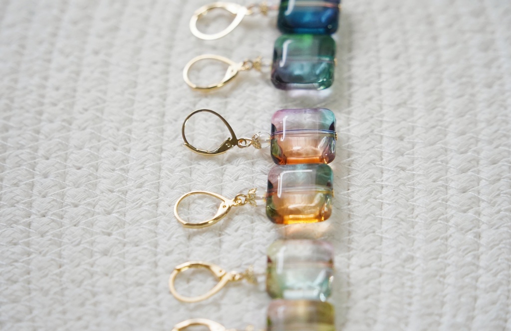 時を刻む空色の耳飾り(スクエアver.)