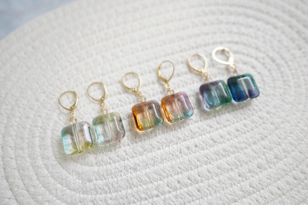 時を刻む空色の耳飾り(スクエアver.)