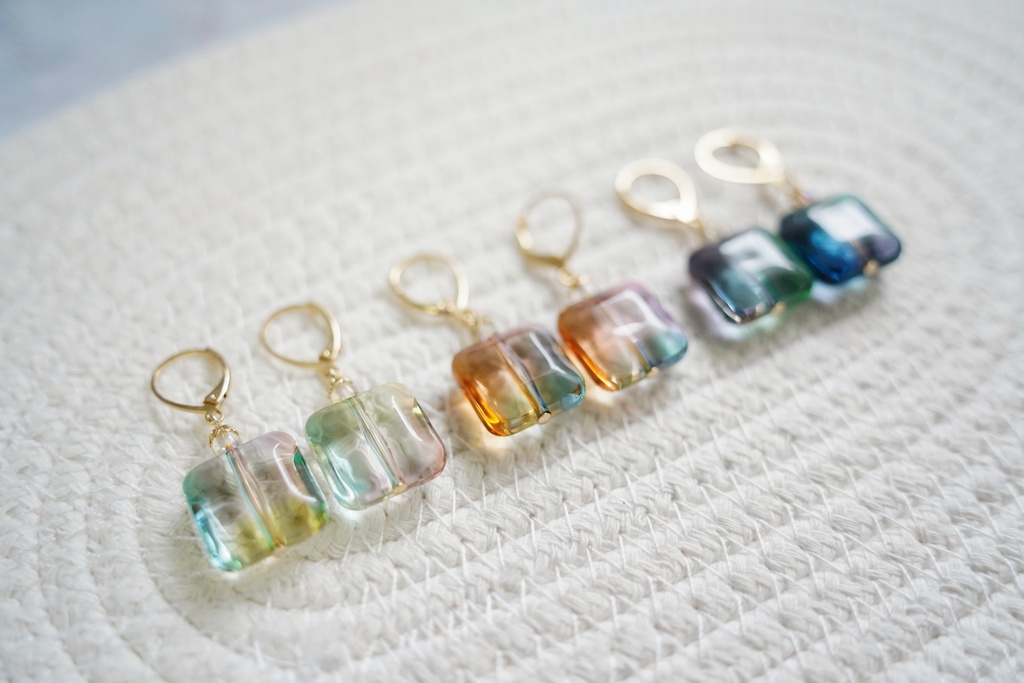 時を刻む空色の耳飾り(スクエアver.)