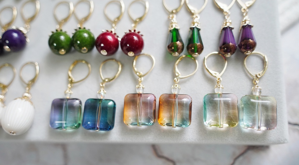 時を刻む空色の耳飾り(スクエアver.)