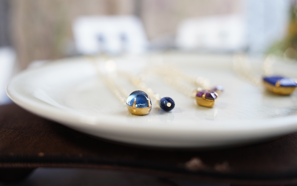 艶やかヴィンテージパーツの首飾り