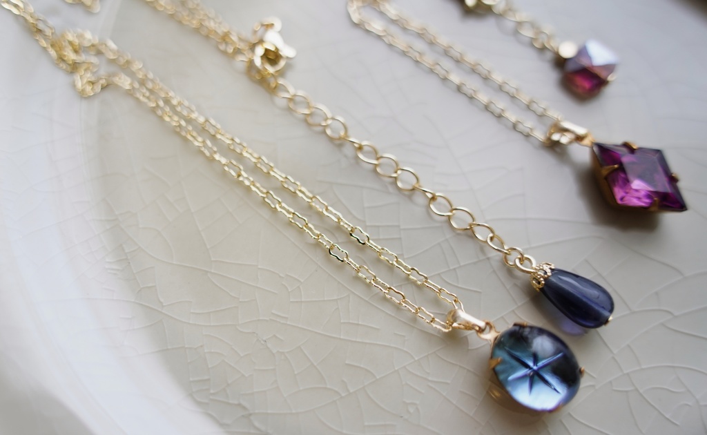 艶やかヴィンテージパーツの首飾り