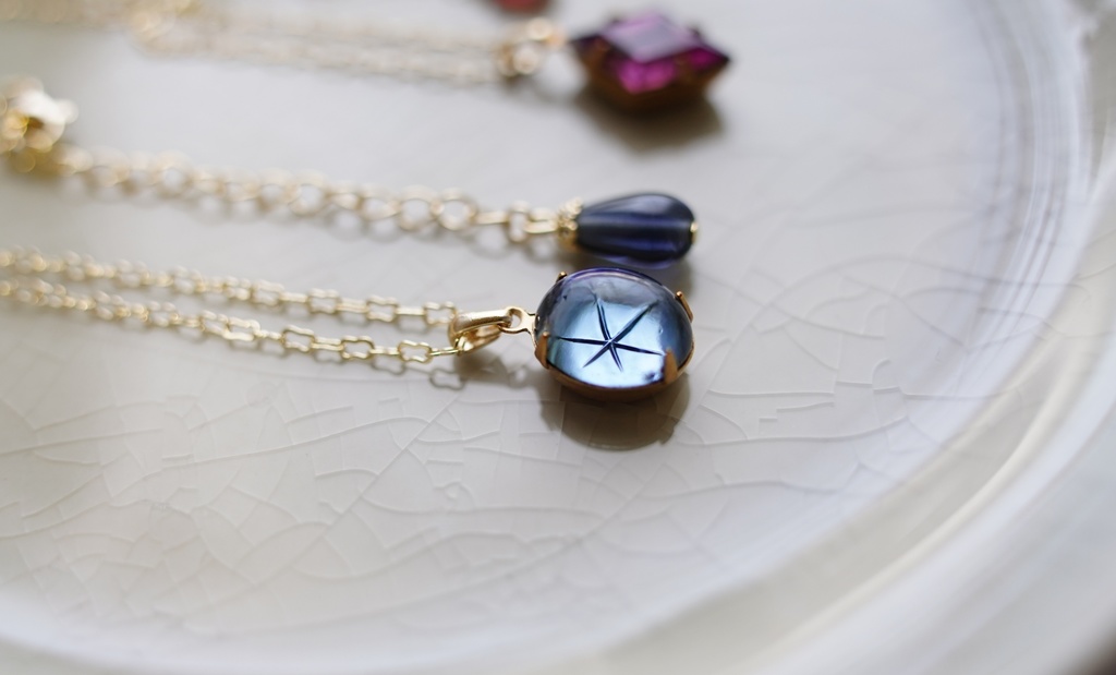 艶やかヴィンテージパーツの首飾り