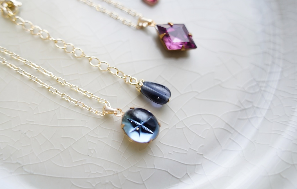 艶やかヴィンテージパーツの首飾り