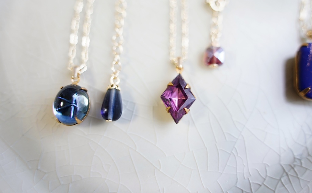 艶やかヴィンテージパーツの首飾り