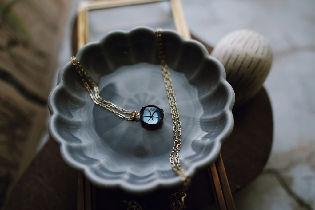 艶やかヴィンテージパーツの首飾り