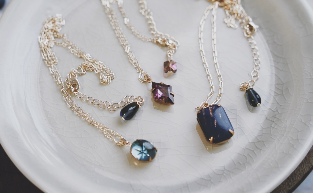 艶やかヴィンテージパーツの首飾り