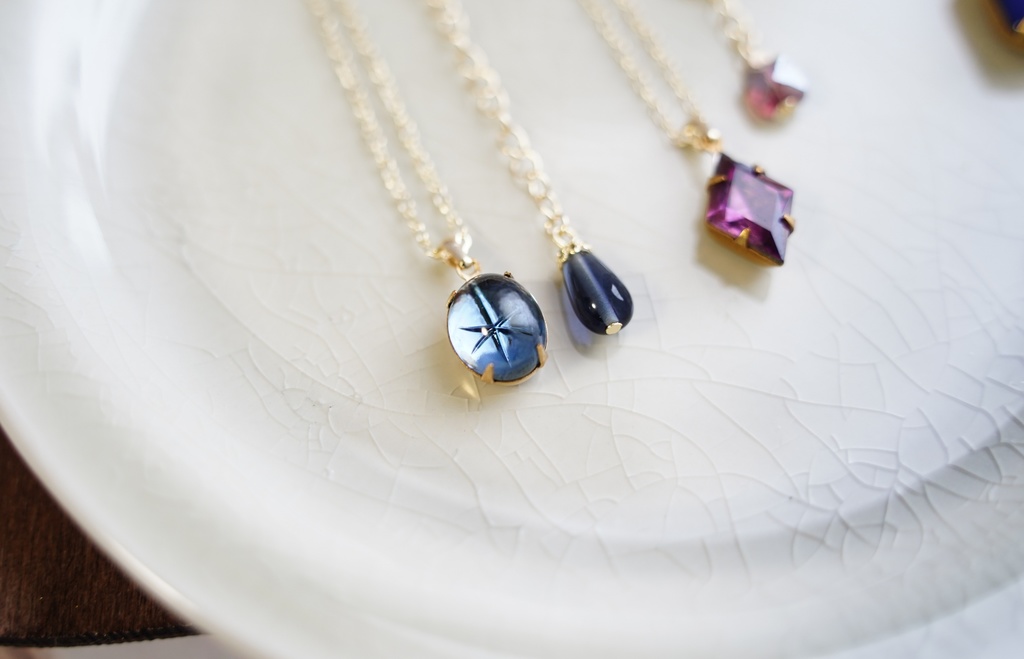 艶やかヴィンテージパーツの首飾り