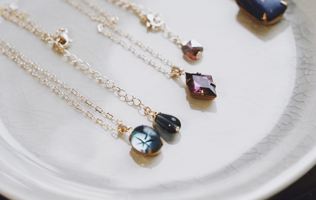 艶やかヴィンテージパーツの首飾り