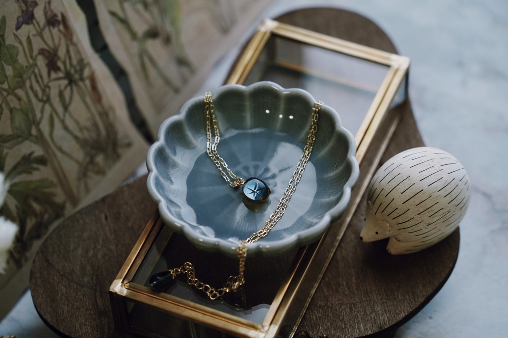 艶やかヴィンテージパーツの首飾り