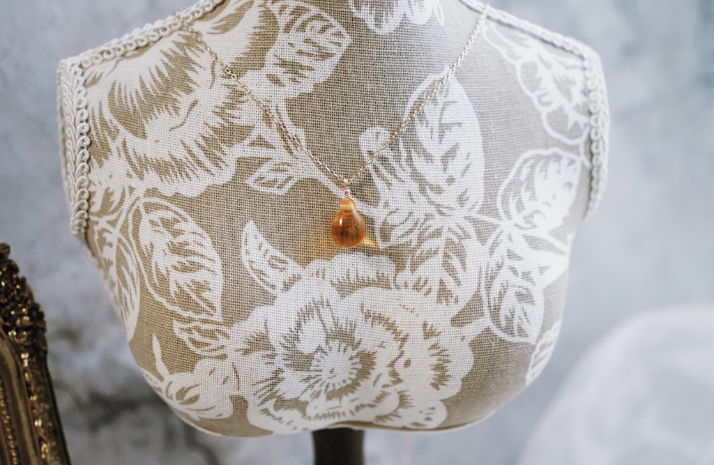 ドロップガラスの首飾り【クリアカラー】