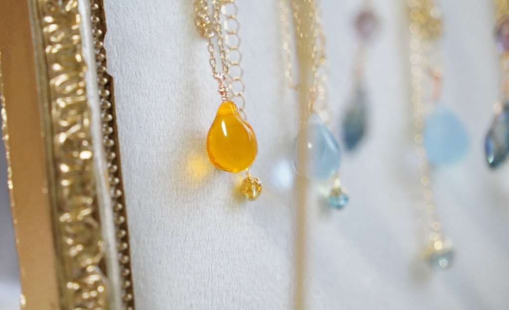 ドロップガラスの首飾り【クリアカラー】