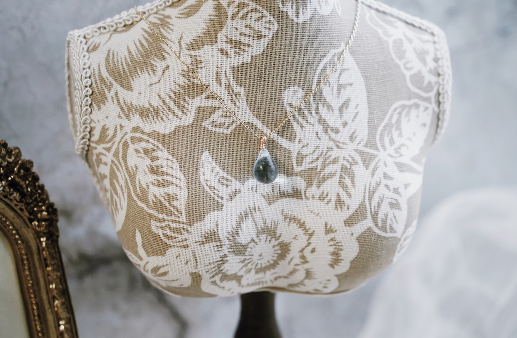 ドロップガラスの首飾り【クリアカラー】