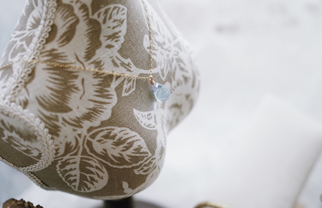 ドロップガラスの首飾り【クリアカラー】