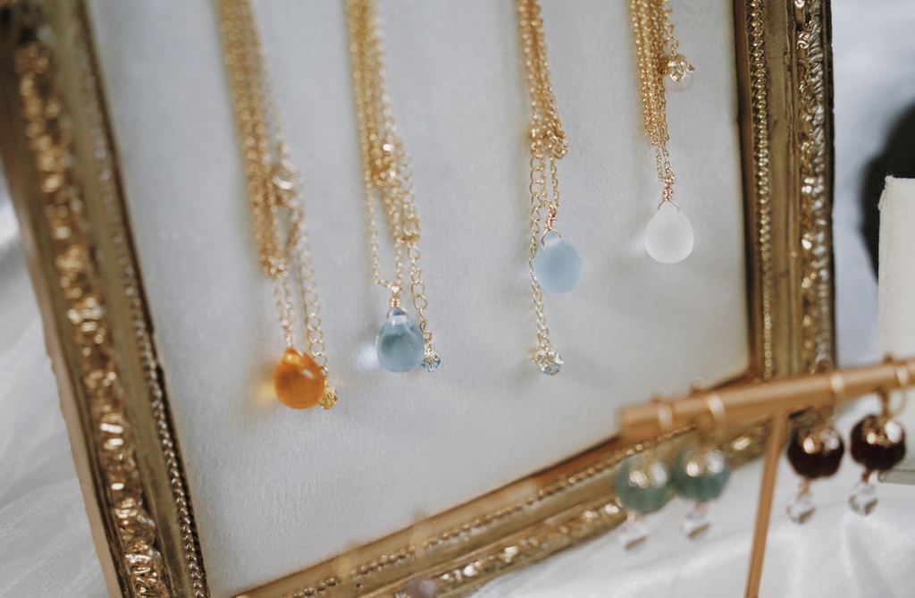 ドロップガラスの首飾り【フロストカラー】