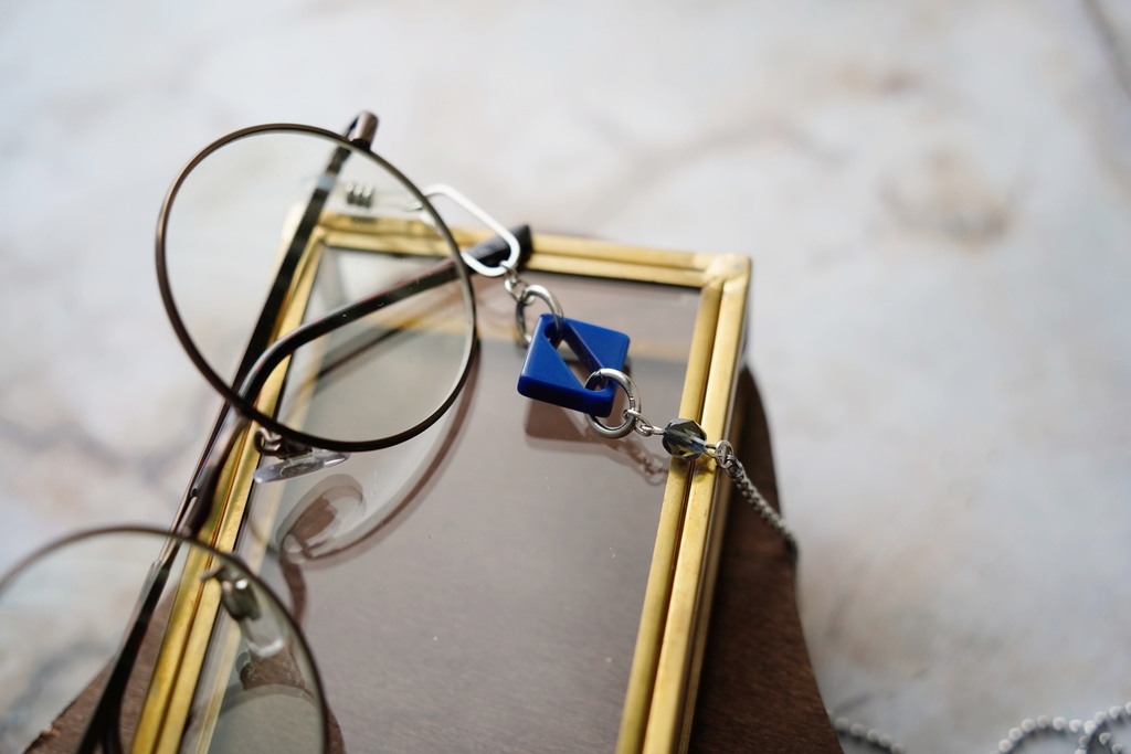 Mode square の眼鏡チェーン