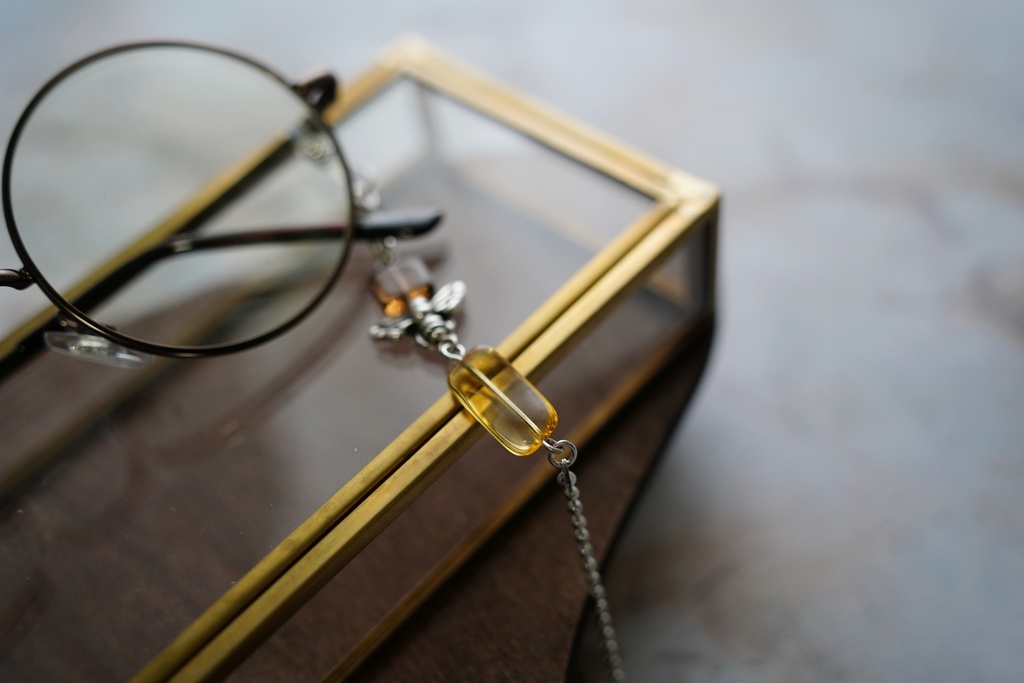 Honey bee の眼鏡チェーン