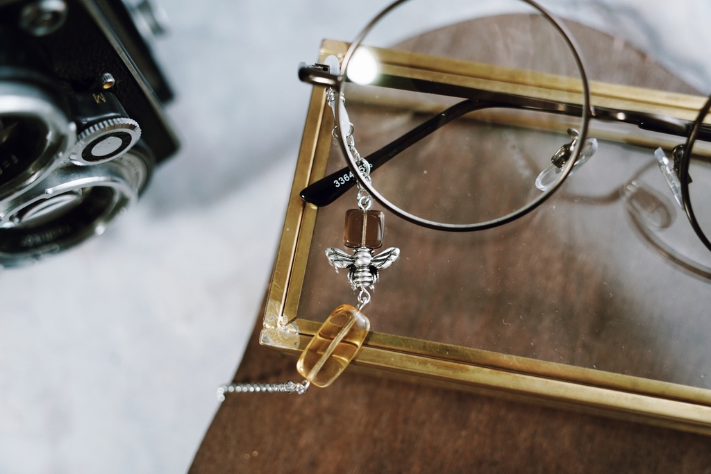 Honey bee の眼鏡チェーン