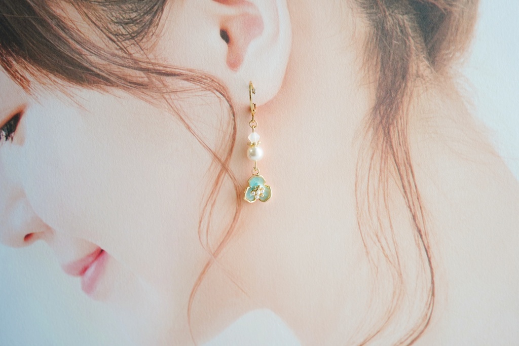 ミルキーフラワーの耳飾り