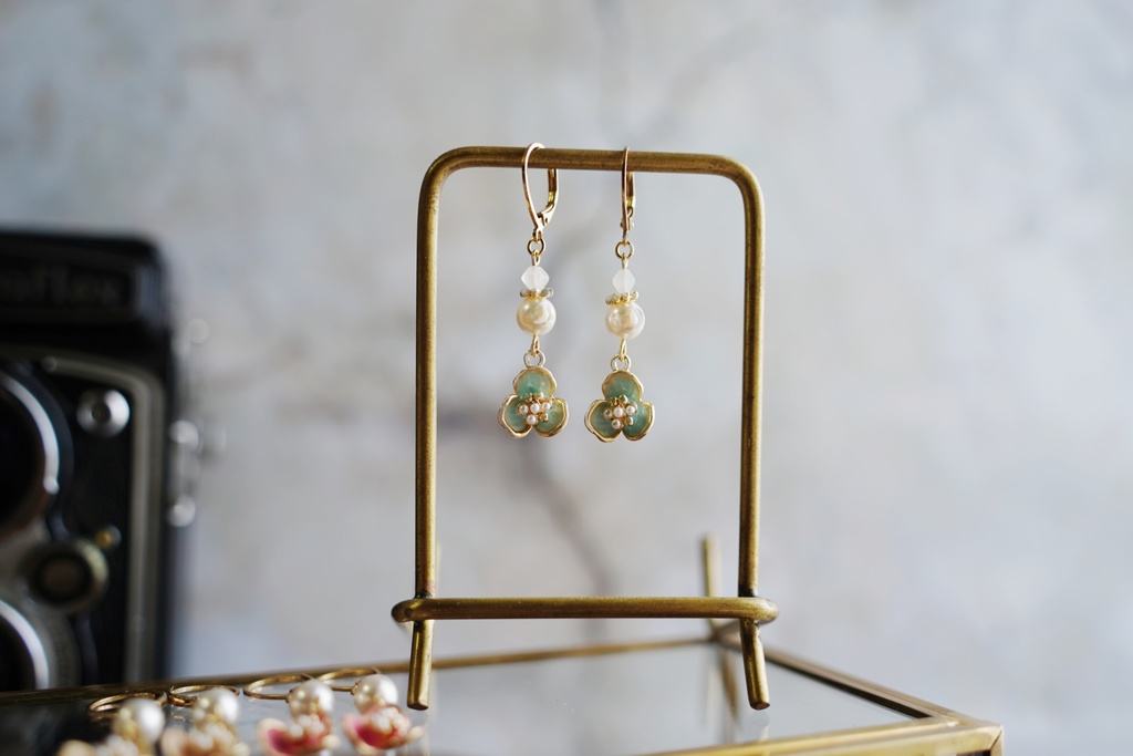 ミルキーフラワーの耳飾り