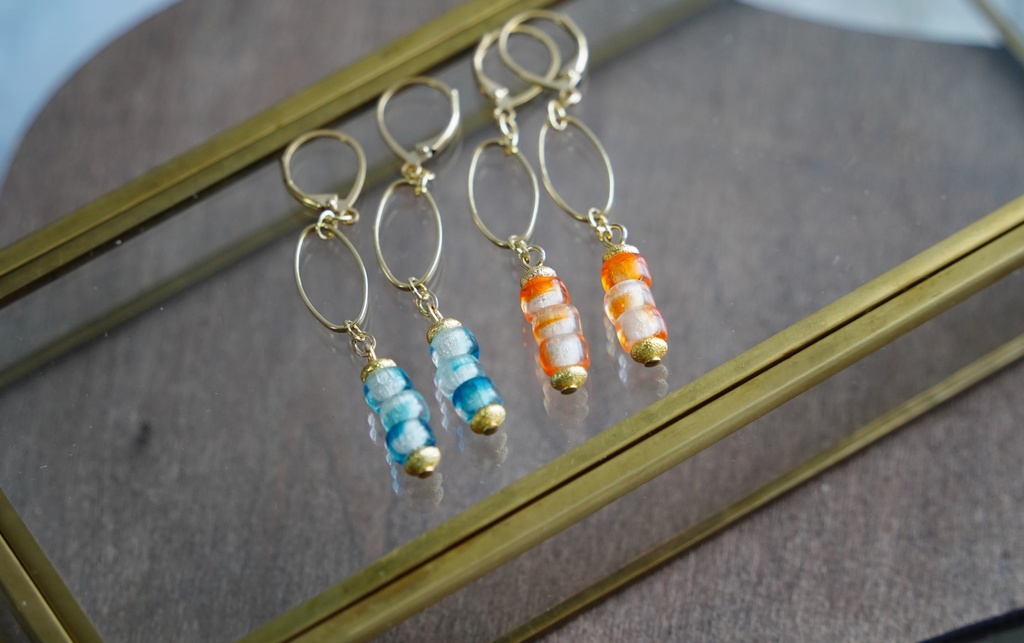 クリアマーブル模様の耳飾り