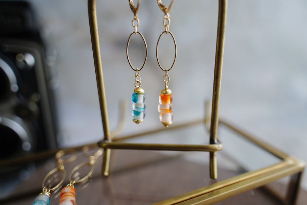 クリアマーブル模様の耳飾り