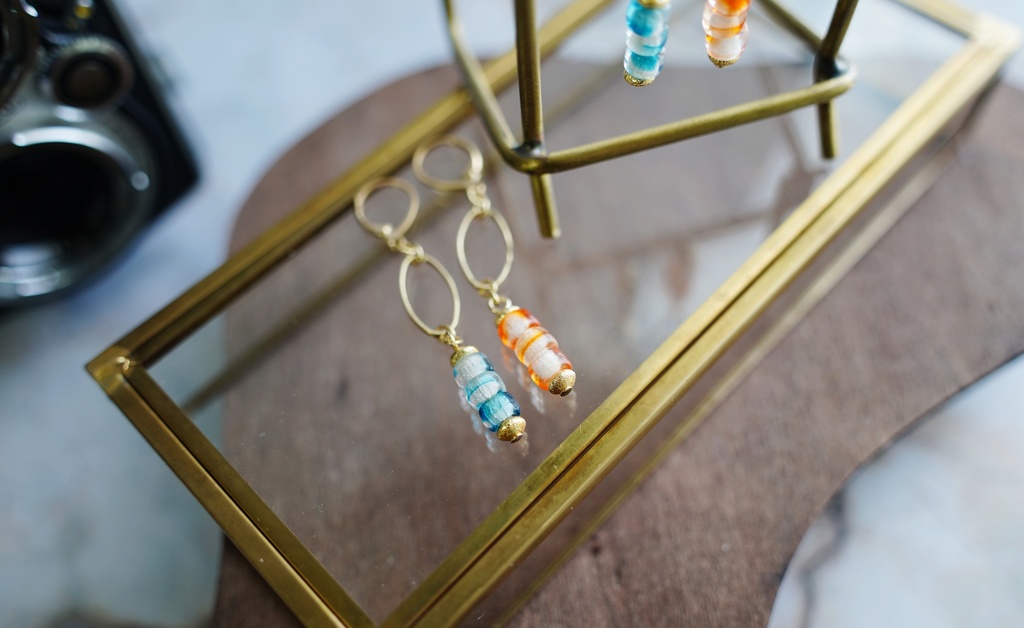 クリアマーブル模様の耳飾り