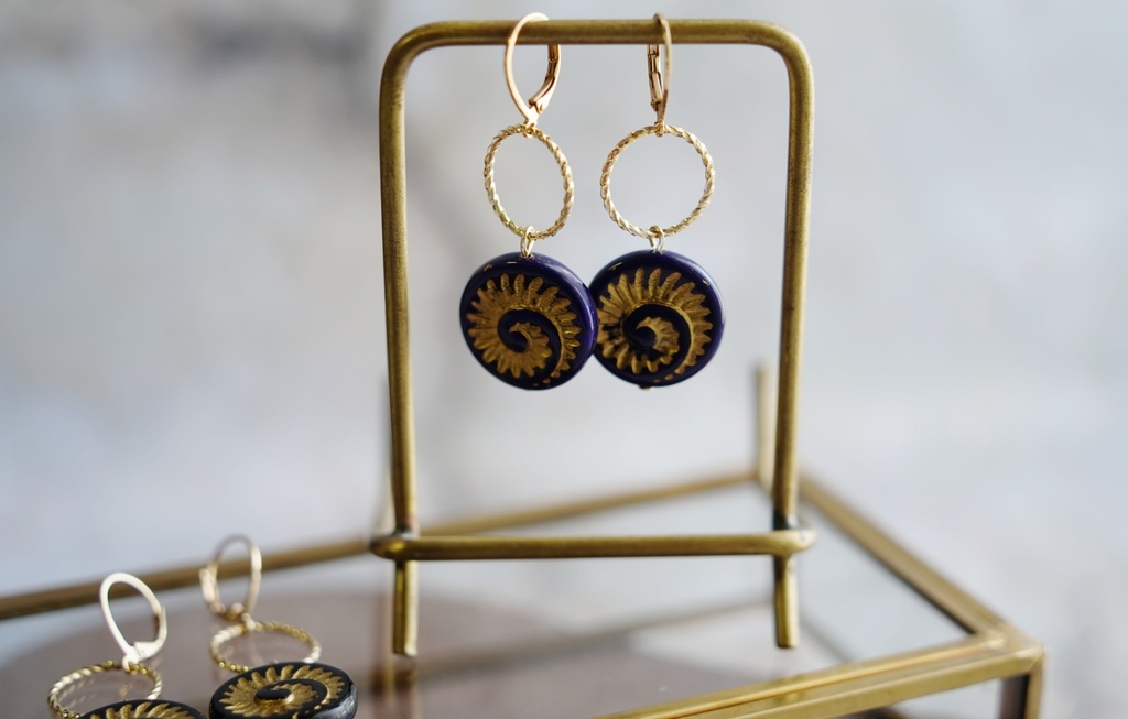 アンモナイトの耳飾り