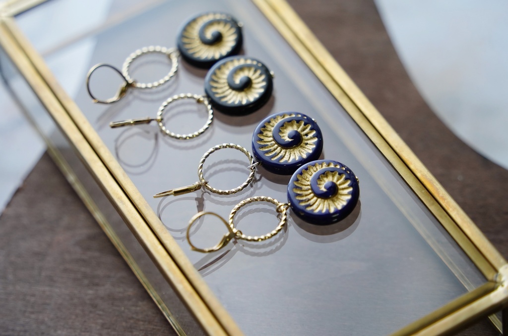 アンモナイトの耳飾り