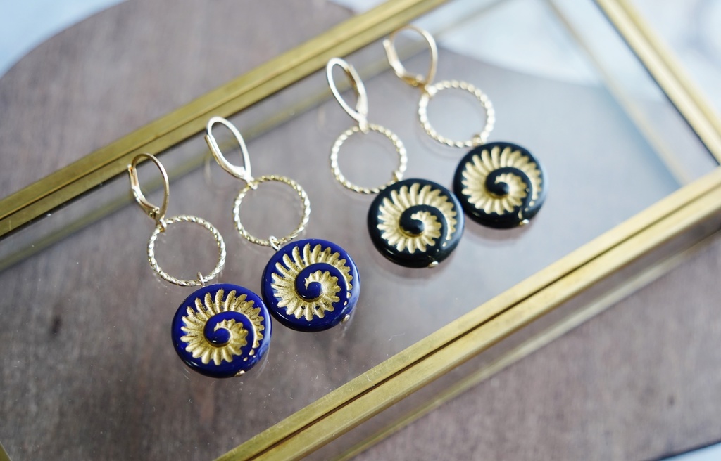 アンモナイトの耳飾り