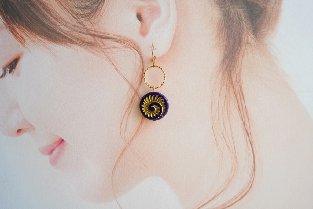 アンモナイトの耳飾り