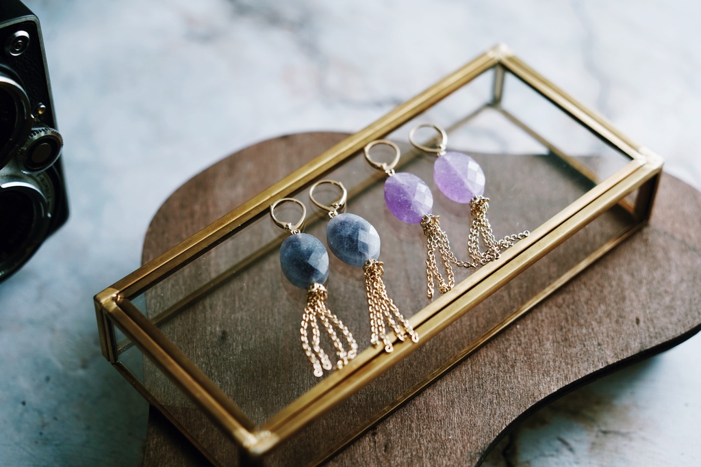 天然石と細チェーンの耳飾り