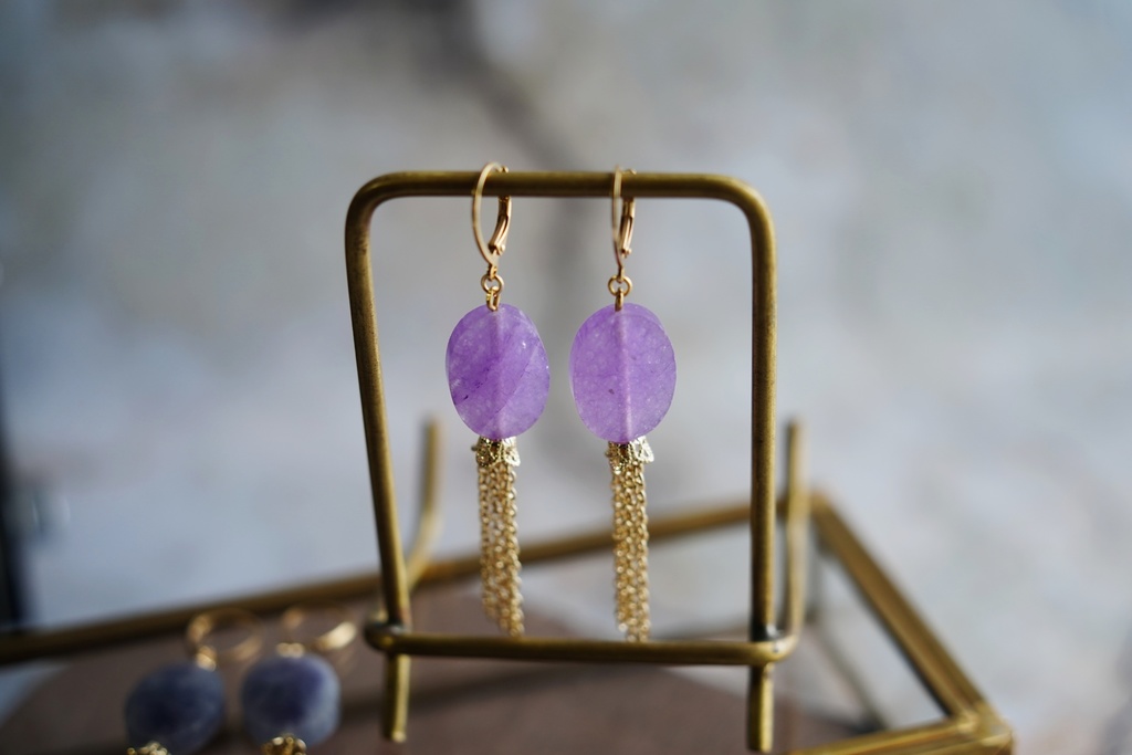 天然石と細チェーンの耳飾り