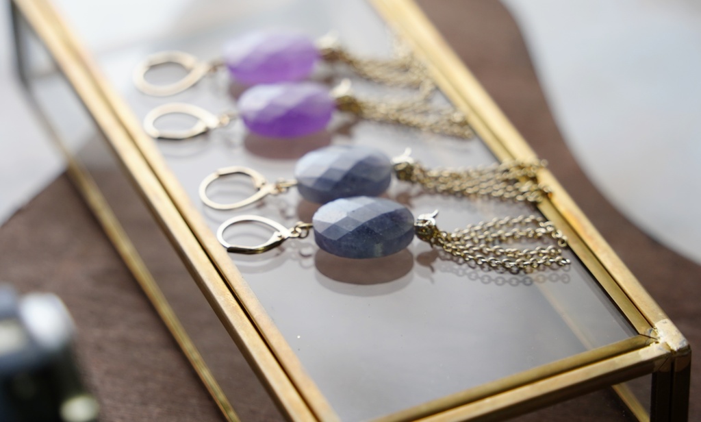 天然石と細チェーンの耳飾り