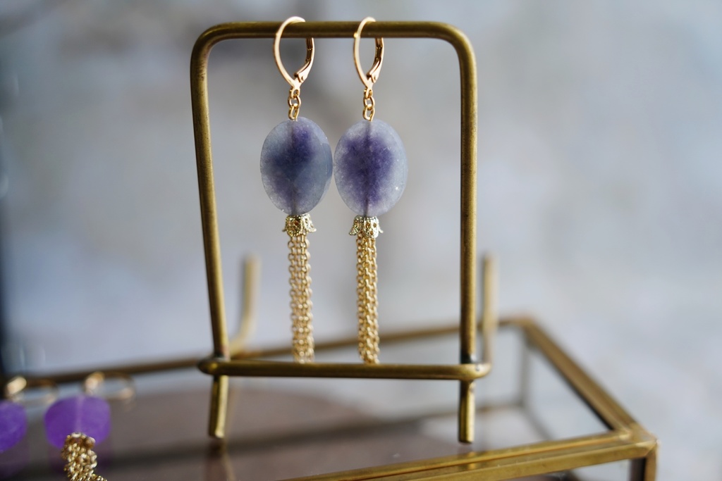 天然石と細チェーンの耳飾り