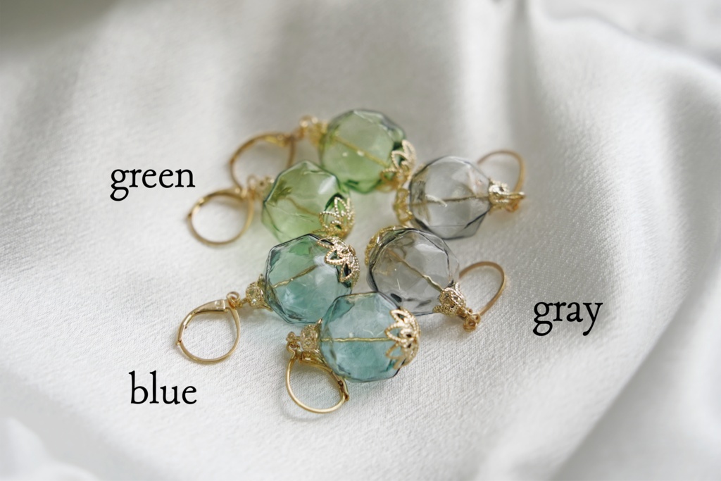 吹きガラスの耳飾り