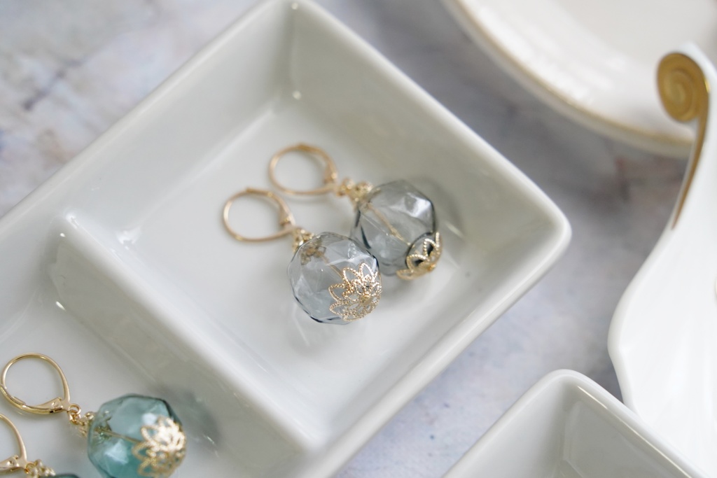 吹きガラスの耳飾り