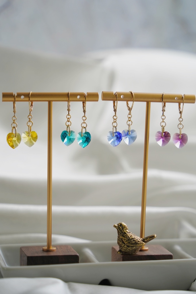 クリスタルハートの耳飾り