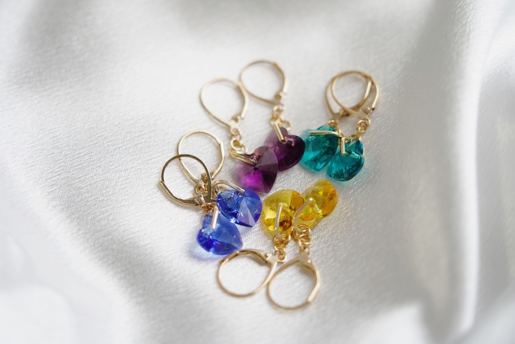 クリスタルハートの耳飾り