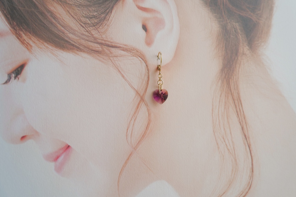 クリスタルハートの耳飾り
