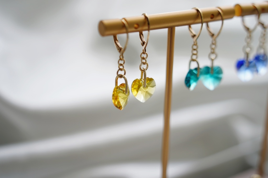 クリスタルハートの耳飾り