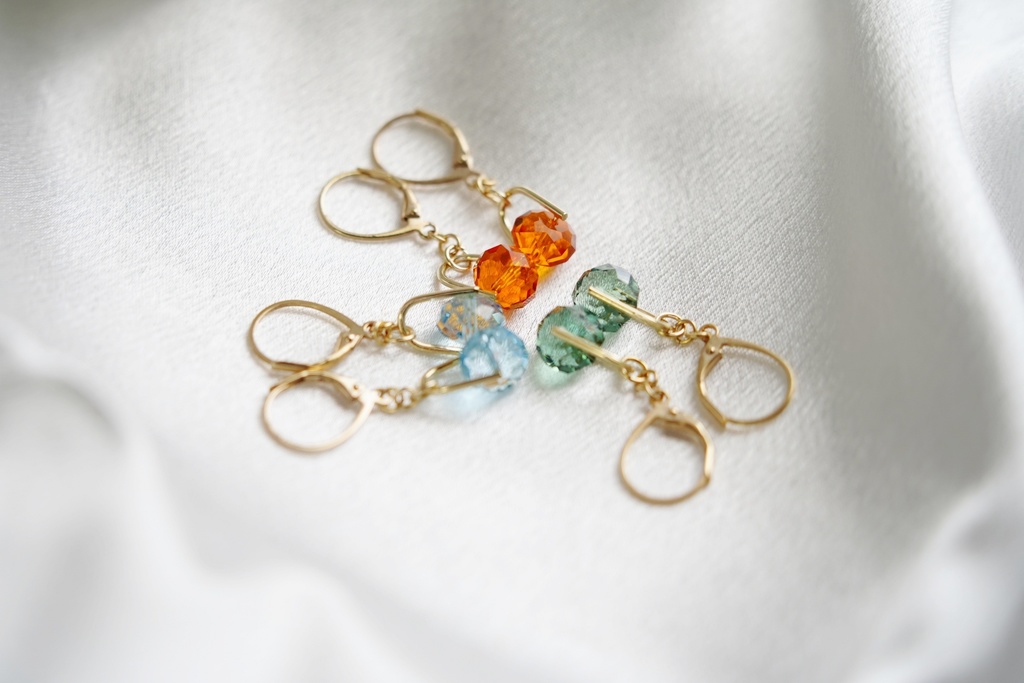 クリスタルボタンの耳飾り