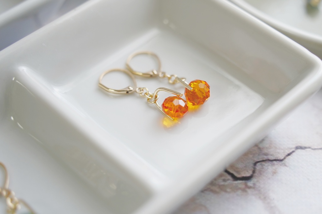 クリスタルボタンの耳飾り